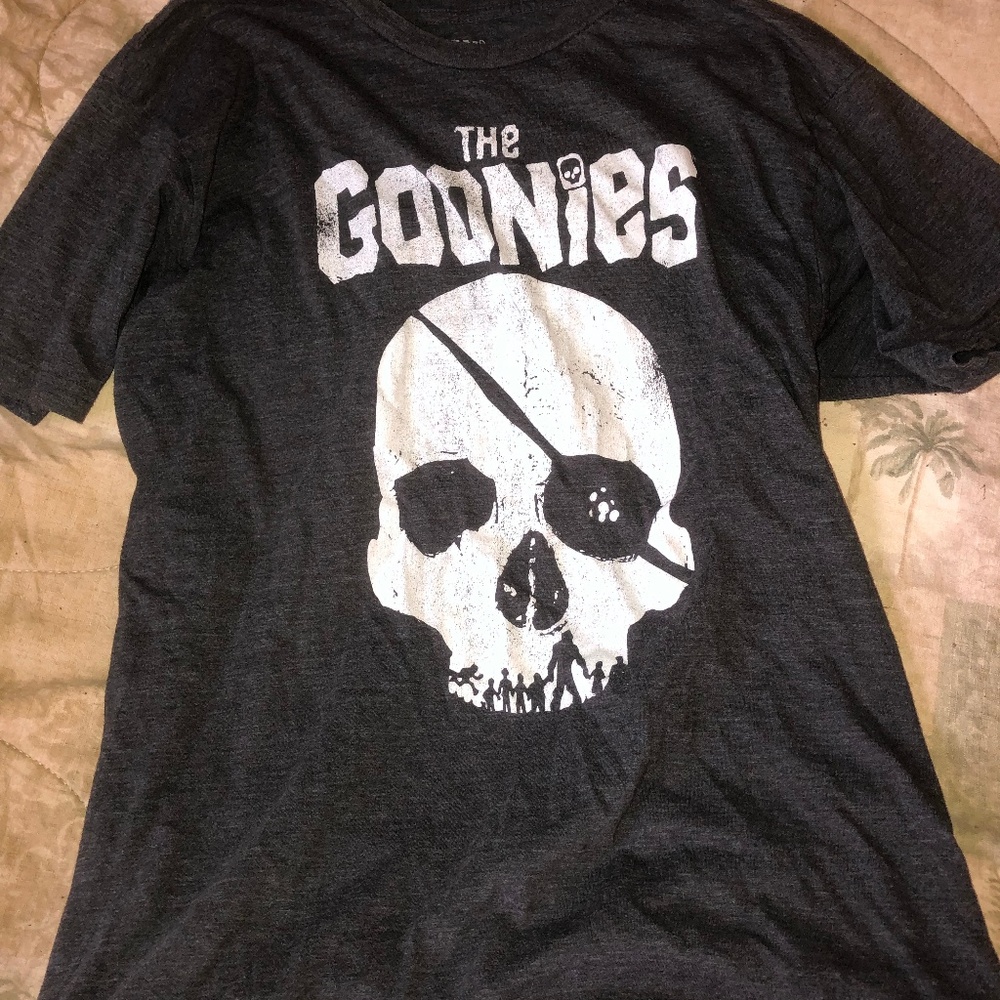 Black The Goonies shirt./NWT